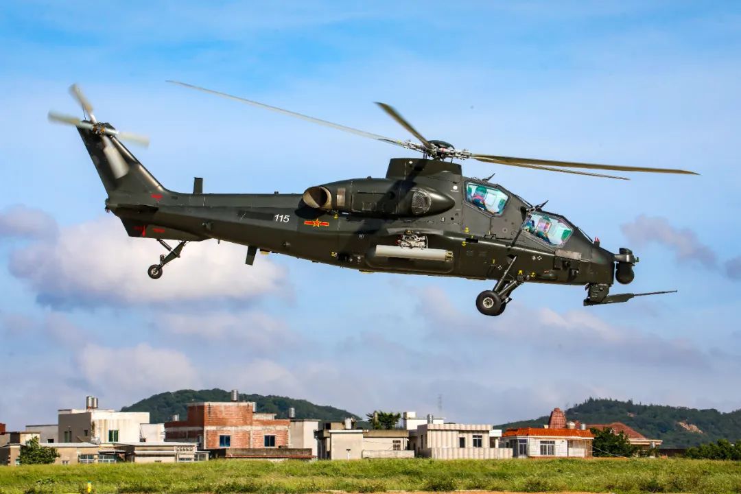东南海域，陆军直升机超低空机动突防