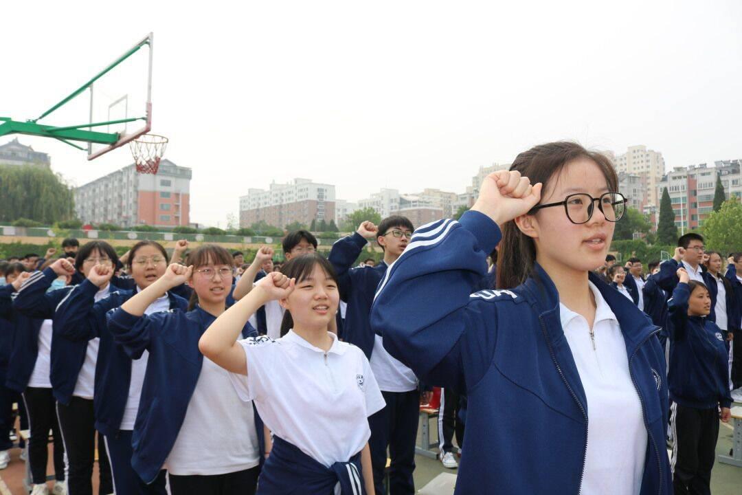 招远市泉山学校“青春不散场 师生永同心”毕业典礼(图3)