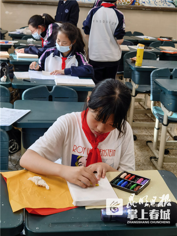 云南师范大学实验中学迎云南省图传拓技艺(图2)