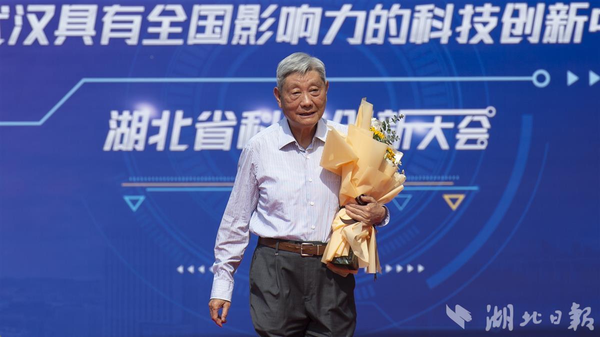 潘垣：在求新中不断攻克科研难关