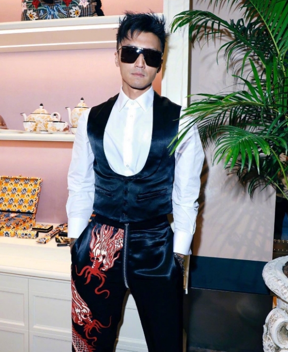 张曼玉郭富城谢霆锋同框出席活动 官方写真图释出