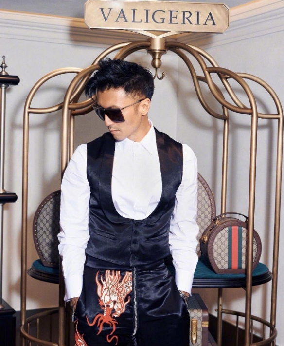 张曼玉郭富城谢霆锋同框出席活动 官方写真图释出