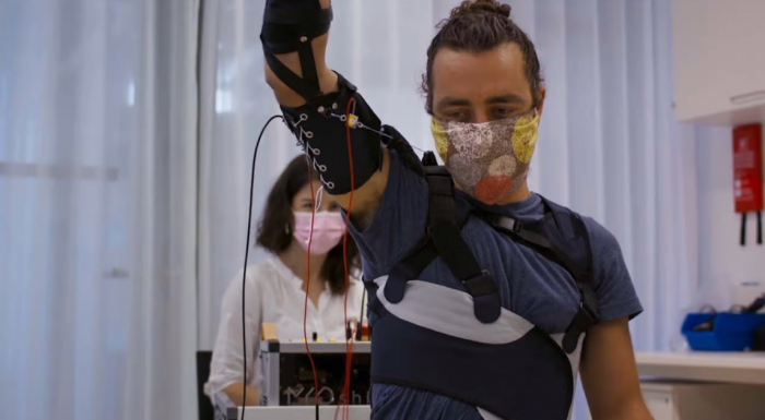 科学家开发可穿戴外肌 能提供令人印象深刻的上半身耐力提升