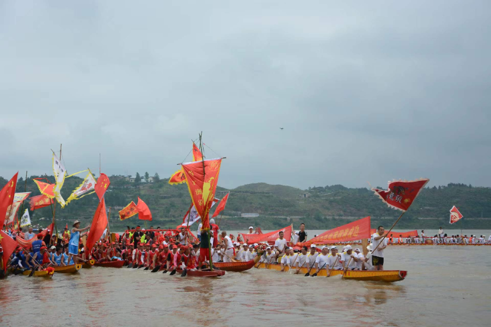 湖南纪实电影《回家，扒龙舟》8月3日上映，龙舟竞渡开启故乡记忆