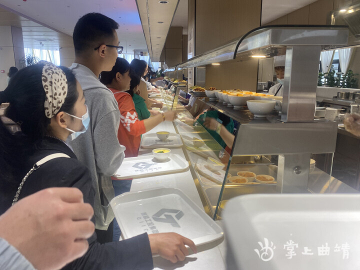 智能点餐 科学配菜 刷脸支付&middot;&middot;&middot;&middot;&middot;&middot; 记者带你体验“智慧厨房”