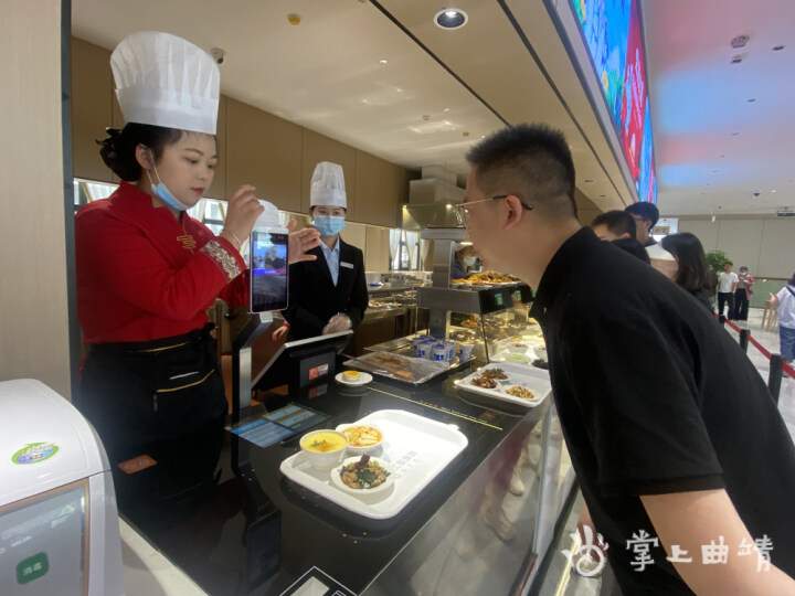 智能点餐 科学配菜 刷脸支付&middot;&middot;&middot;&middot;&middot;&middot; 记者带你体验“智慧厨房”
