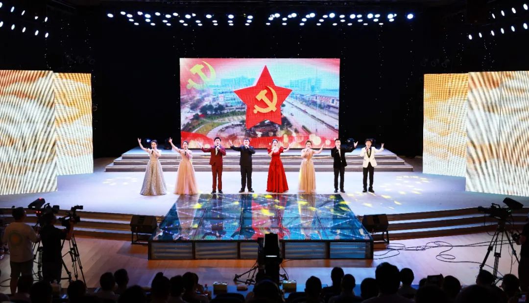 “喜迎二十大颂歌献给党”庆“七一”文艺演出举行