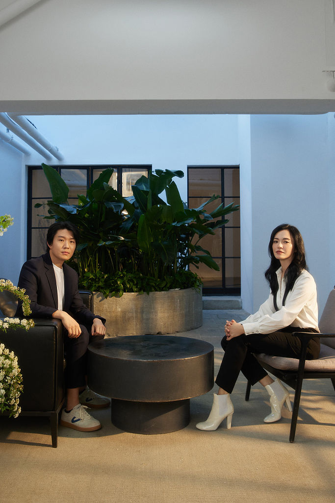 姚晨发布青葱计划大师班造型写真 斜阳辉映书写创作魅力