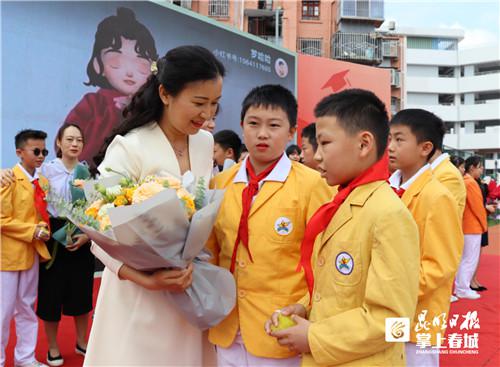 官渡区南站小学新校舍落成与毕业典礼(图7)