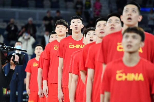 nba球员为什么这么喜欢来中国(输球也高兴！球迷为何喜欢这样的中国男篮)