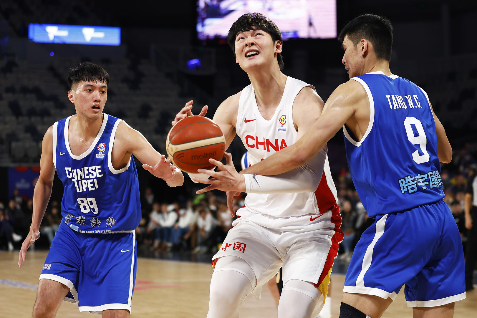 2021u19男篮世界杯排名(4胜2负晋级！年轻的中国男篮在成长，“给自己的枷锁”何时解脱？)