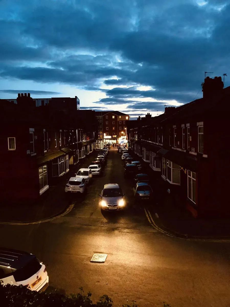 应届00后的奇遇人生：钱我赚了，世界我看了