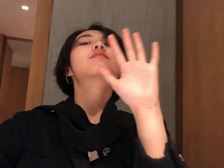 OMG | 倪妮这自拍角度普通人真hold不住