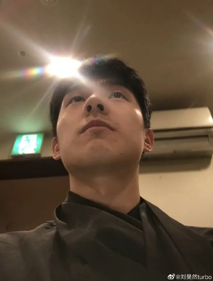 OMG | 倪妮这自拍角度普通人真hold不住