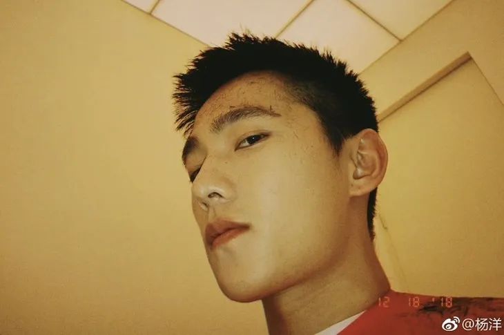 OMG | 倪妮这自拍角度普通人真hold不住