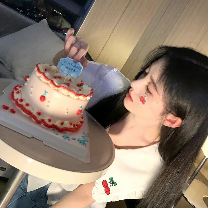 OMG | 倪妮这自拍角度普通人真hold不住