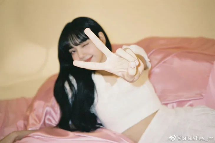 OMG | 倪妮这自拍角度普通人真hold不住