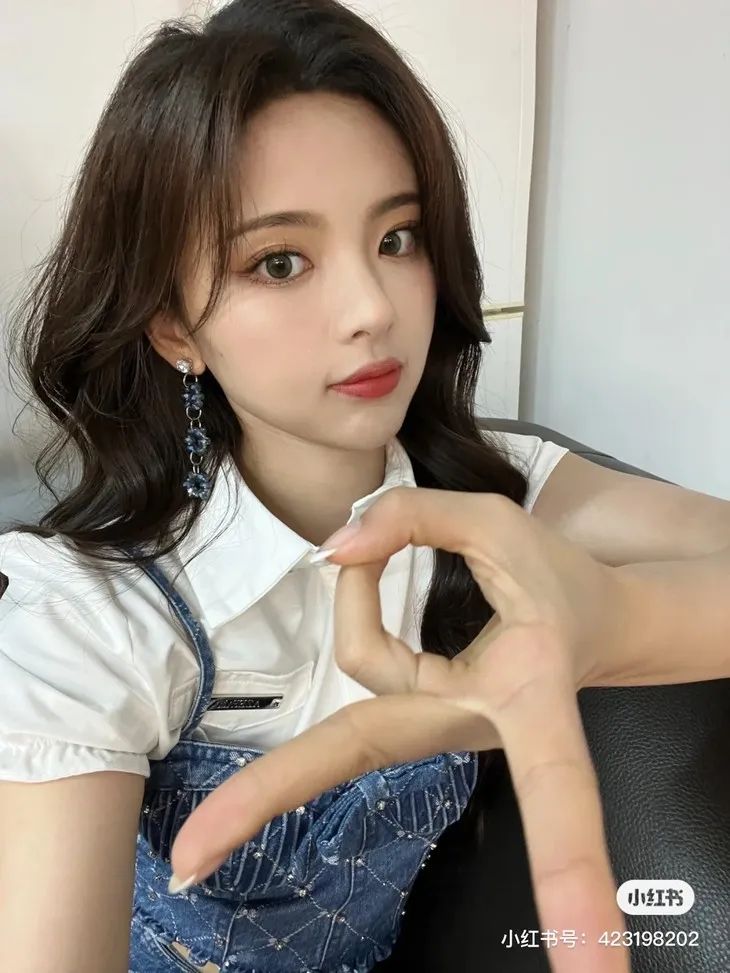 OMG | 倪妮这自拍角度普通人真hold不住