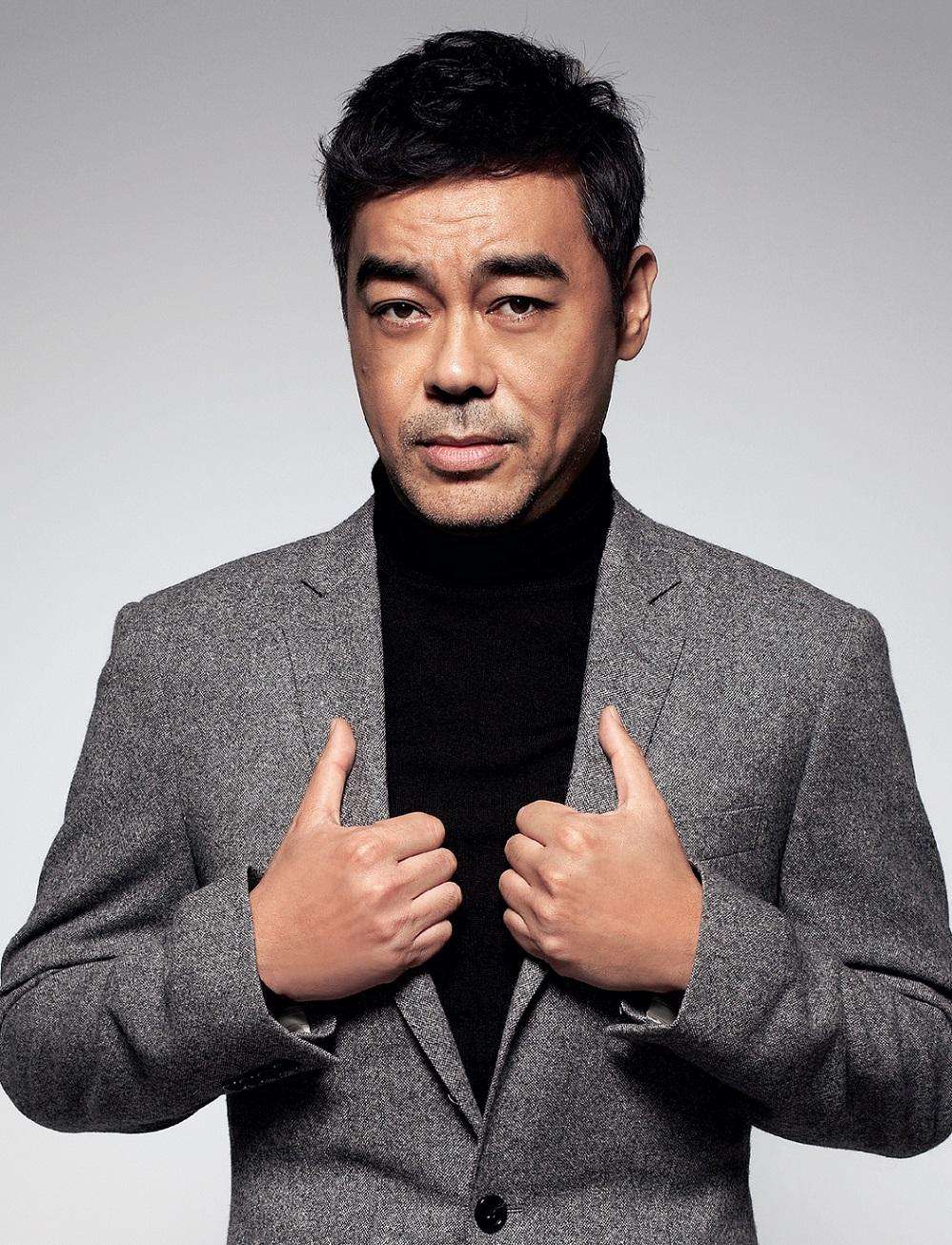 阿sa不愧童颜女神！晒与刘青云20年前旧照，容貌没变化，如今两人再合作