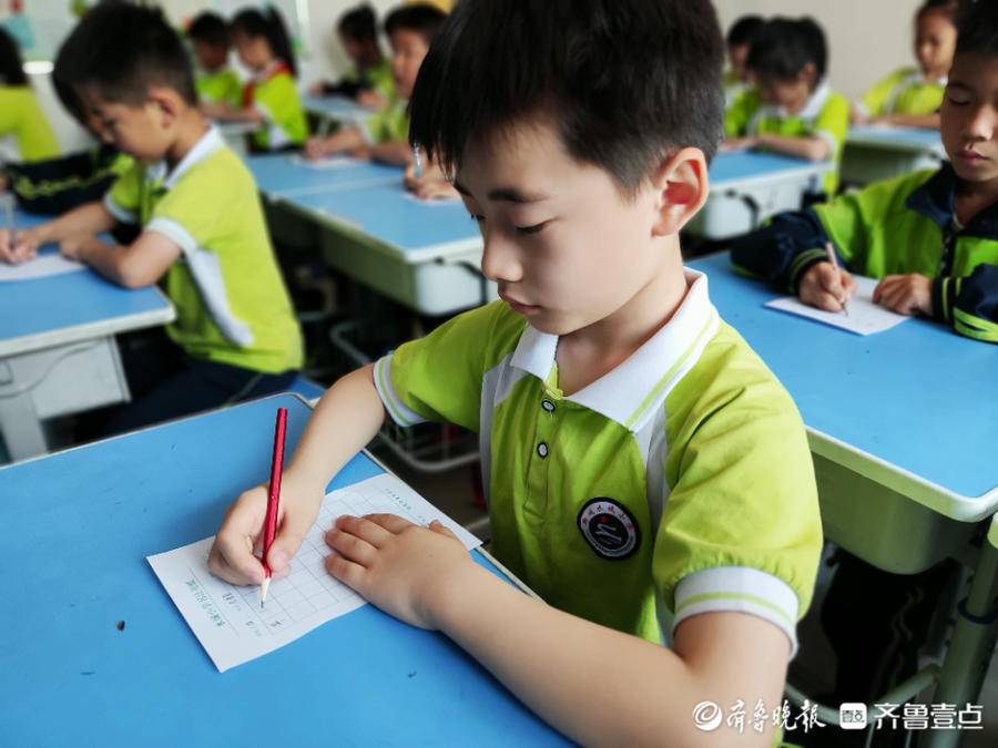 全国练字加盟排名东昌府区水城小学举行学生硬笔书法比赛