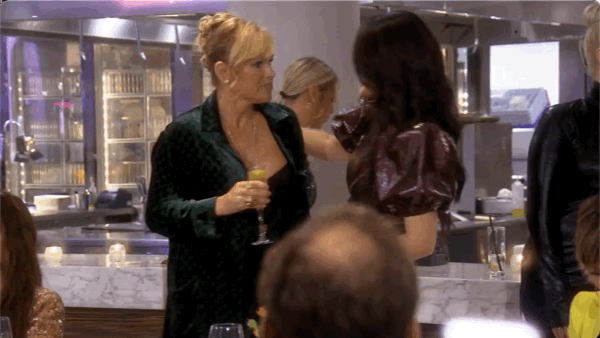 起火先救铂金包，从难民逆天改命到拥有20亿身家的她