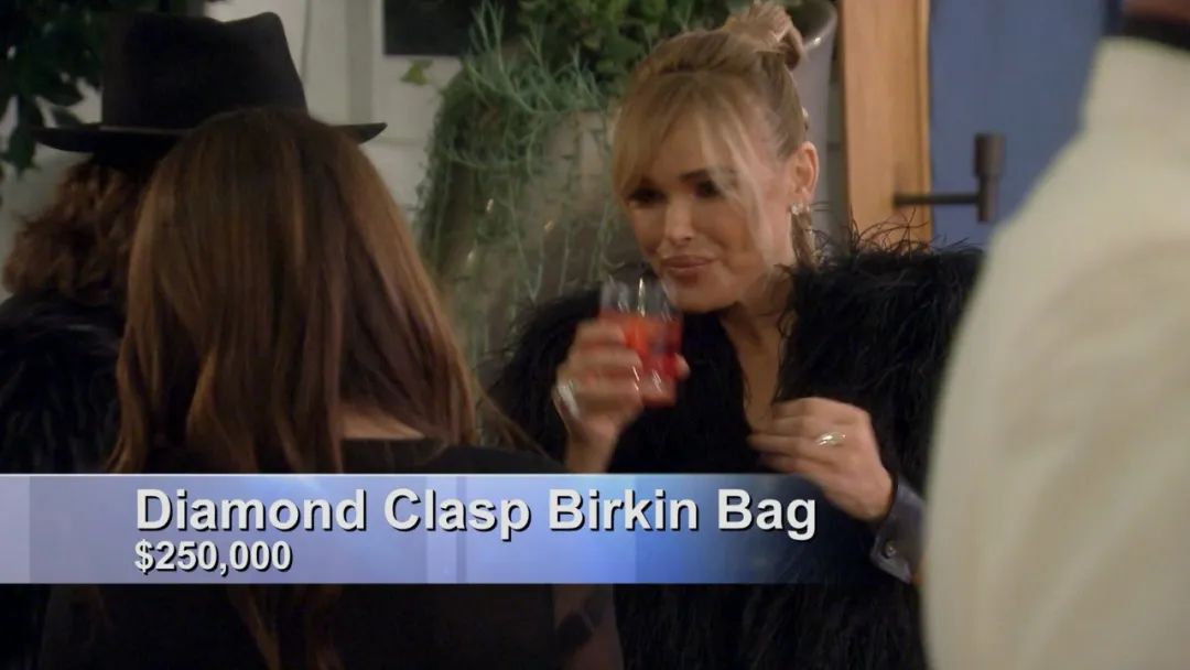 起火先救铂金包，从难民逆天改命到拥有20亿身家的她