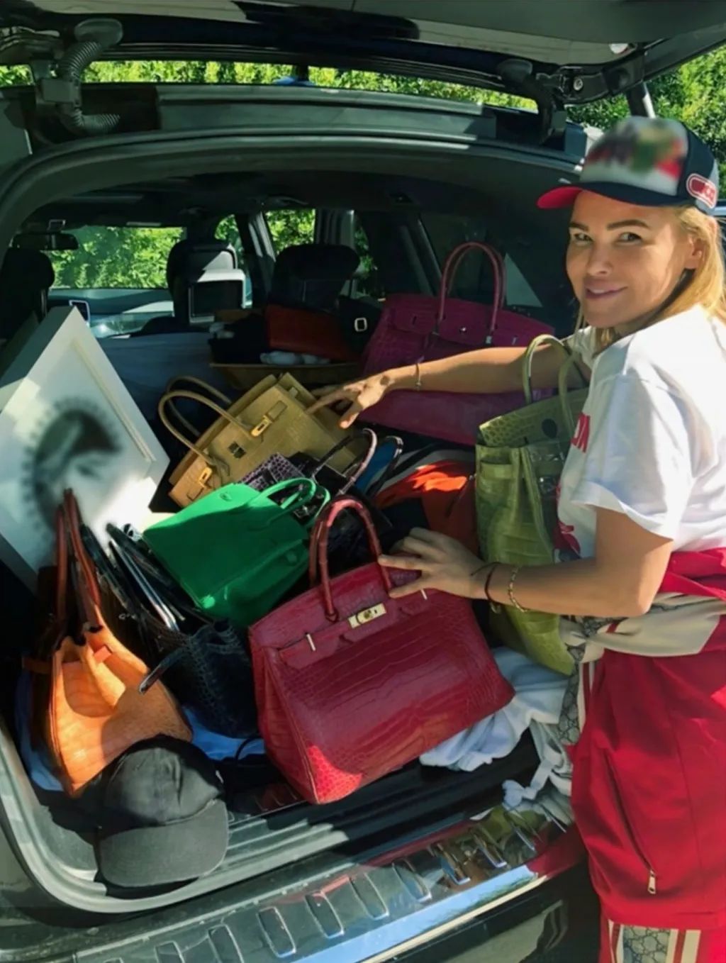 起火先救铂金包，从难民逆天改命到拥有20亿身家的她