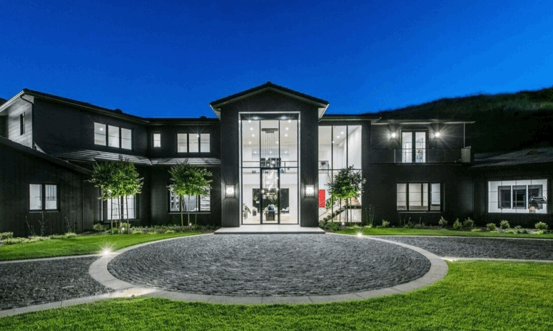 起火先救铂金包，从难民逆天改命到拥有20亿身家的她