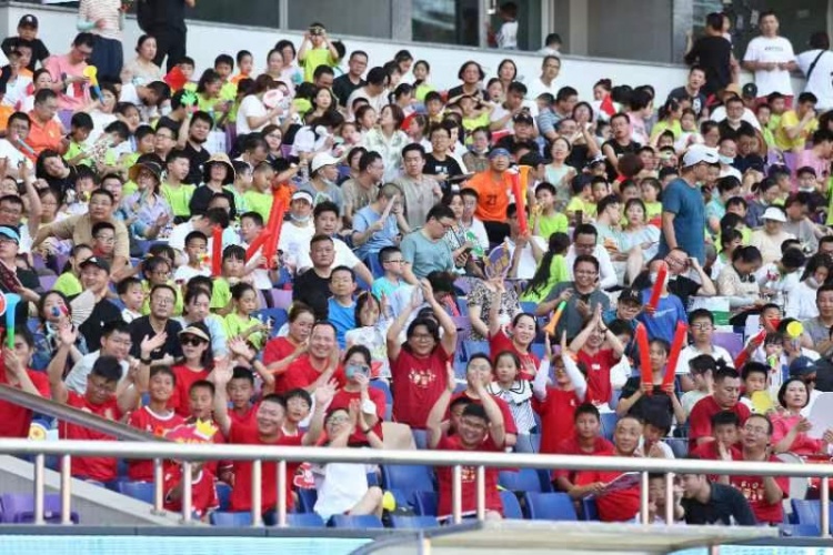 足球什么联赛(第一届中国青少年足球联赛正式启动，3000余名师生和家长参与仪式)