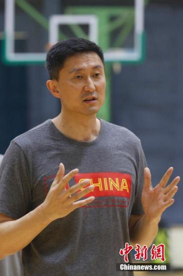 我们为什么看nba(纵使中国男篮身处低谷，我们为何依然深爱这支球队？)