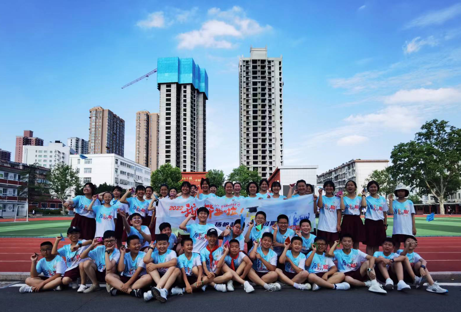 信陽市勝利路學(xué)校中學(xué)部中考首創(chuàng)奇跡(圖1)