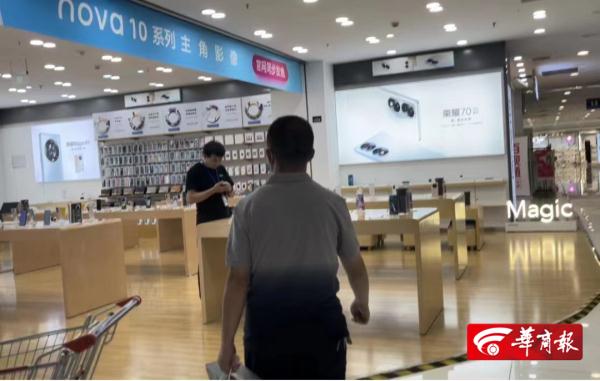 分期买2199元的手机却变3139元 商家：店员没讲清楚……