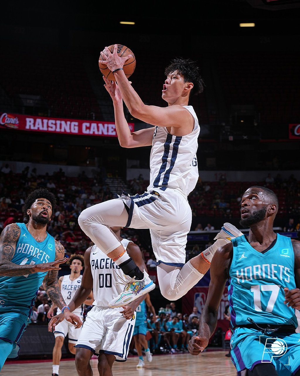 曾凡博为什么可以去nba(由曾凡博说开去，一定要统治CBA才能闯荡NBA吗)