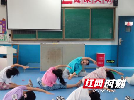 瀏陽(yáng)市達(dá)滸鎮(zhèn)達(dá)滸完小三下鄉(xiāng)支教活動(dòng)(圖3) 瀏陽(yáng)市達(dá)滸鎮(zhèn)達(dá)滸完小三下鄉(xiāng)支教活動(dòng)(圖3)