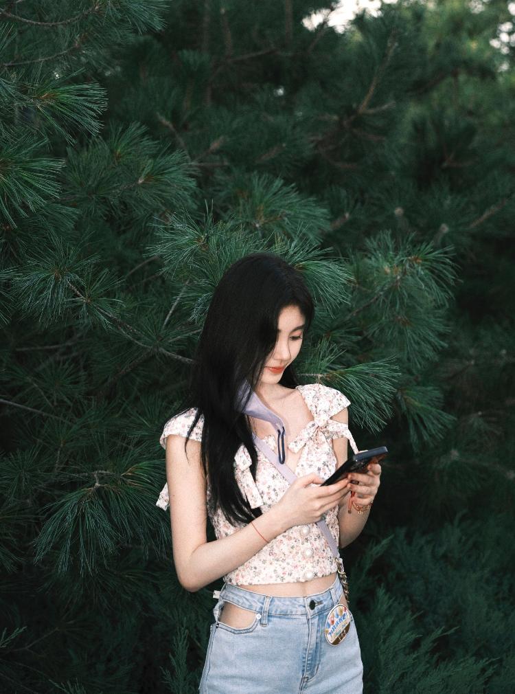 魔法少女！鞠婧祎畅玩环球影城晒美照