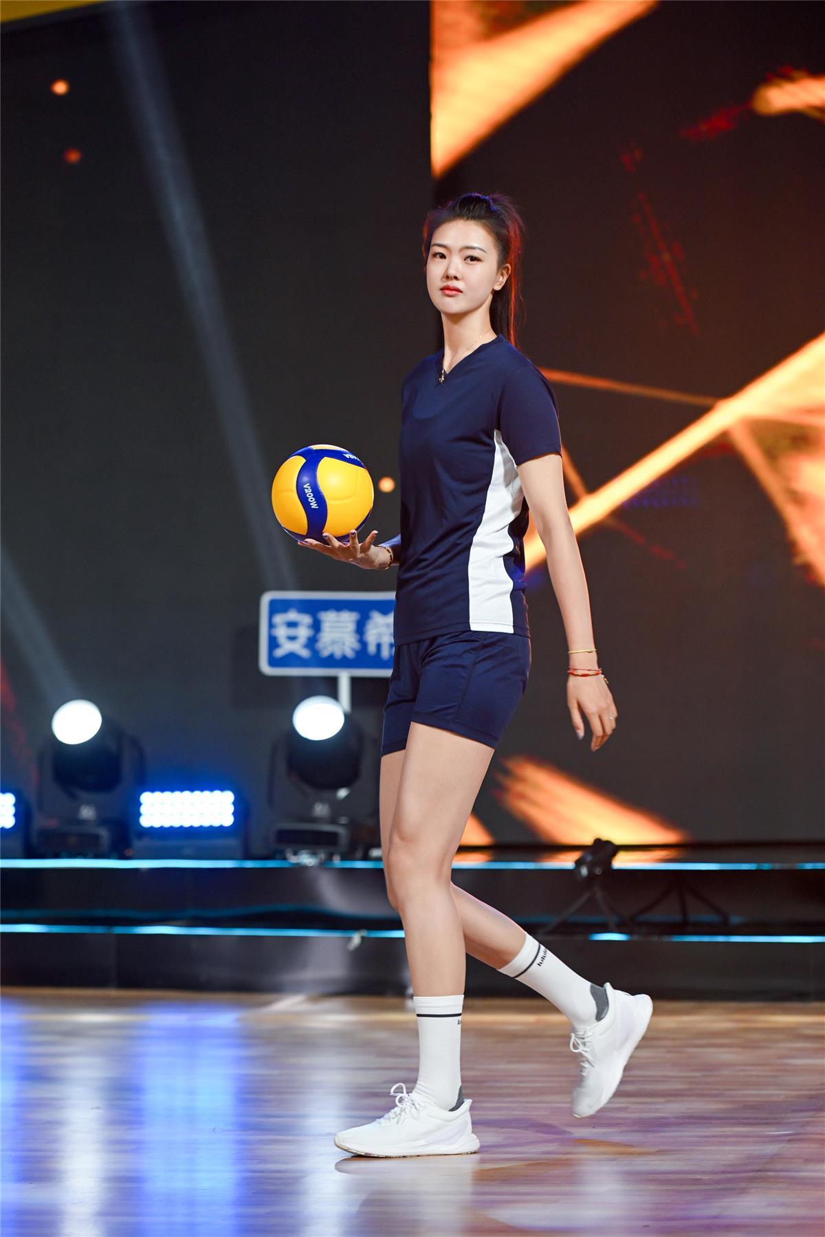 刘畊宏毽子操跳进《奔跑吧》，奥运冠军齐聚挑战兄弟团