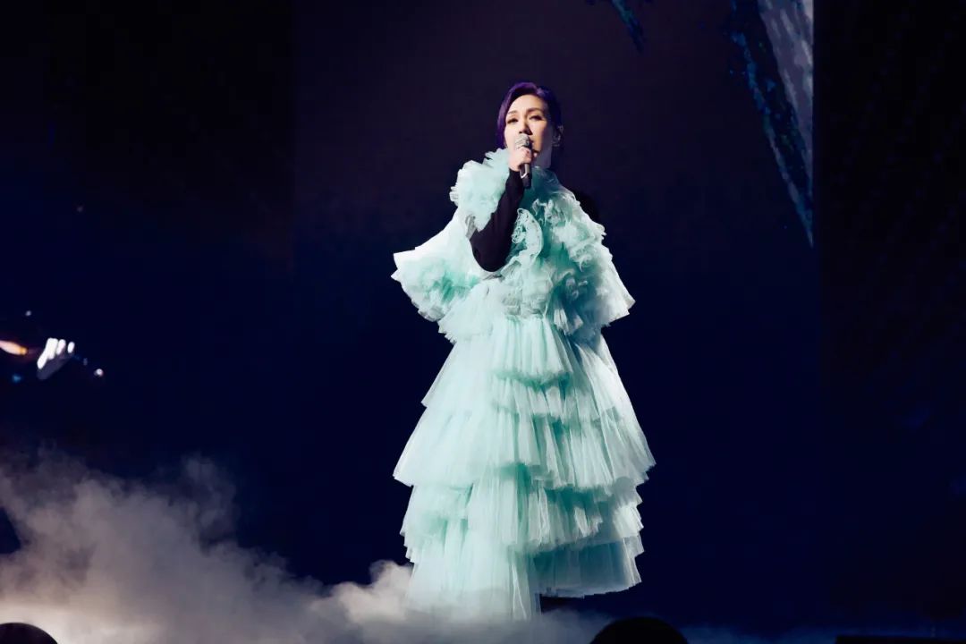 真的不给杨千嬅结一下“打歌费”吗？@Eason