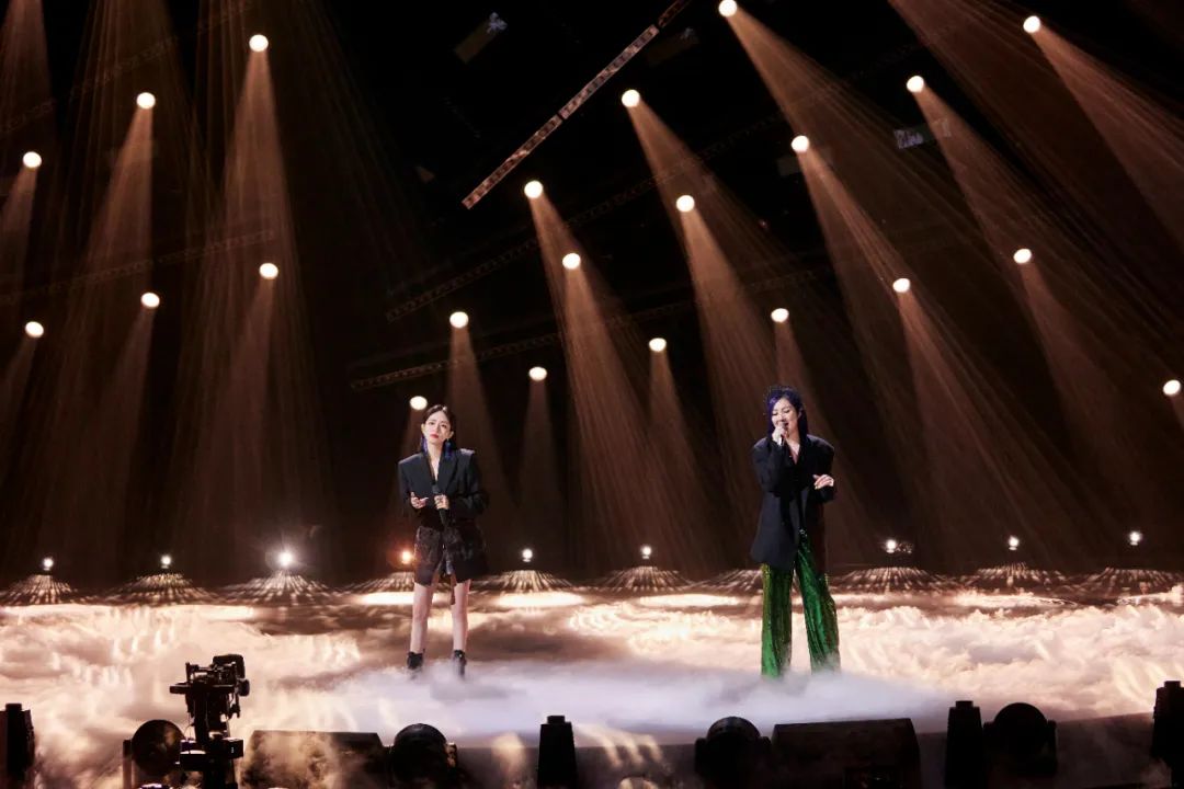 真的不给杨千嬅结一下“打歌费”吗？@Eason