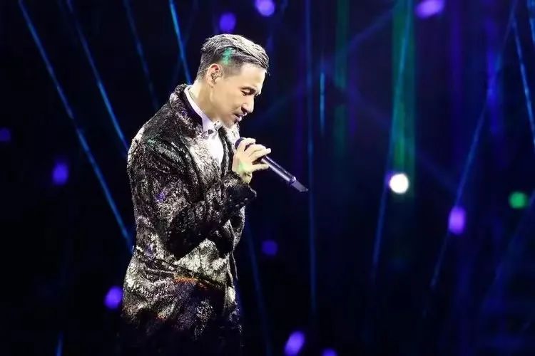 真的不给杨千嬅结一下“打歌费”吗？@Eason