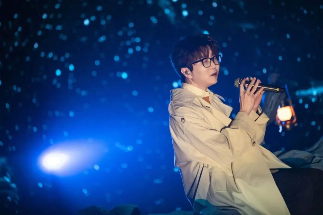 真的不给杨千嬅结一下“打歌费”吗？@Eason