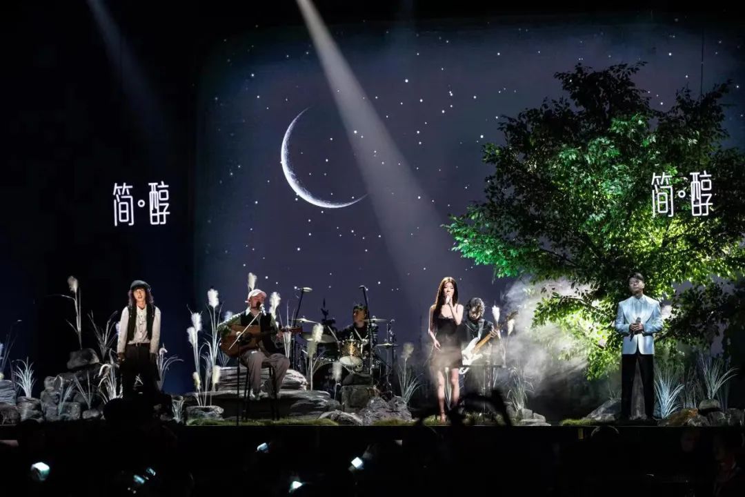 真的不给杨千嬅结一下“打歌费”吗？@Eason