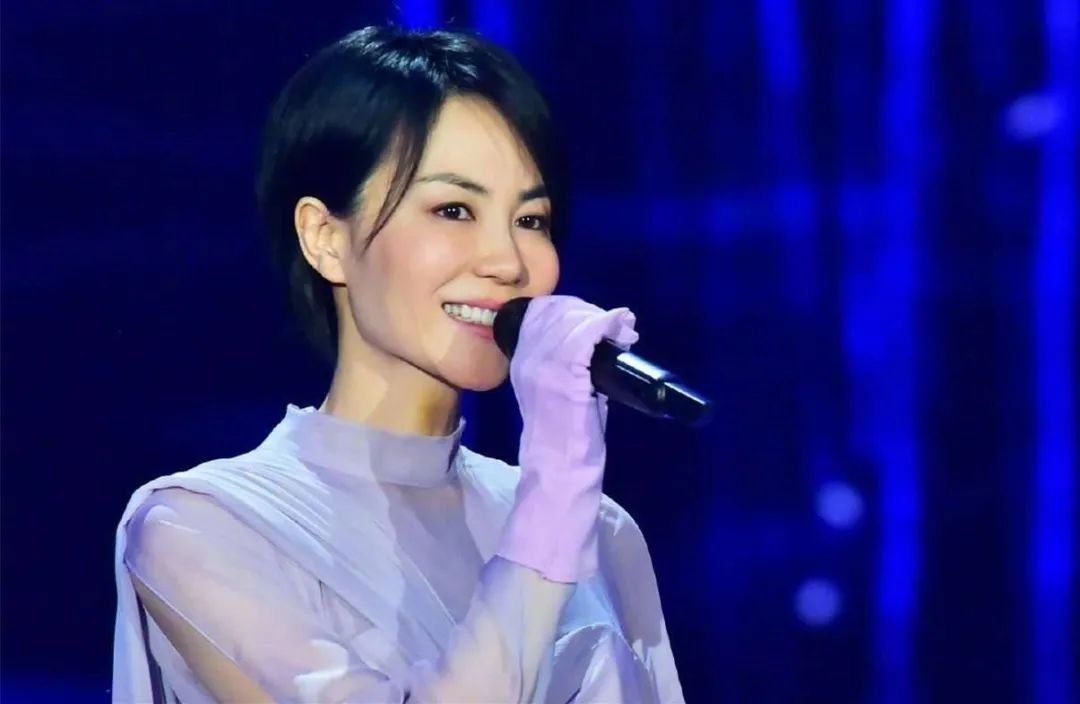 真的不给杨千嬅结一下“打歌费”吗？@Eason