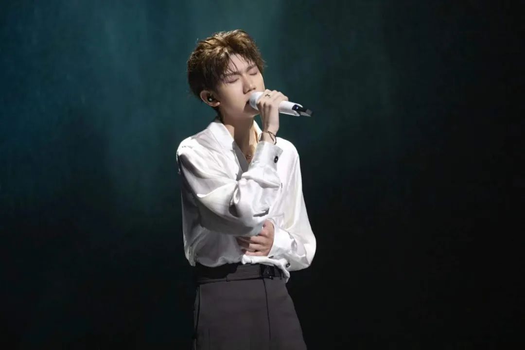 真的不给杨千嬅结一下“打歌费”吗？@Eason