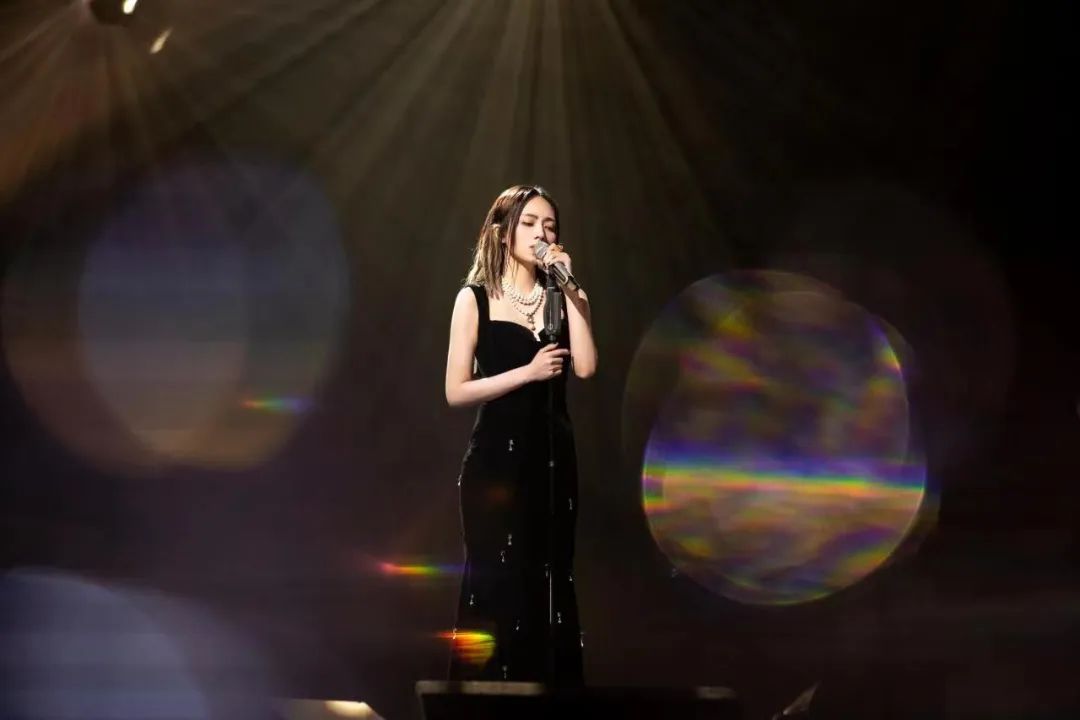 真的不给杨千嬅结一下“打歌费”吗？@Eason