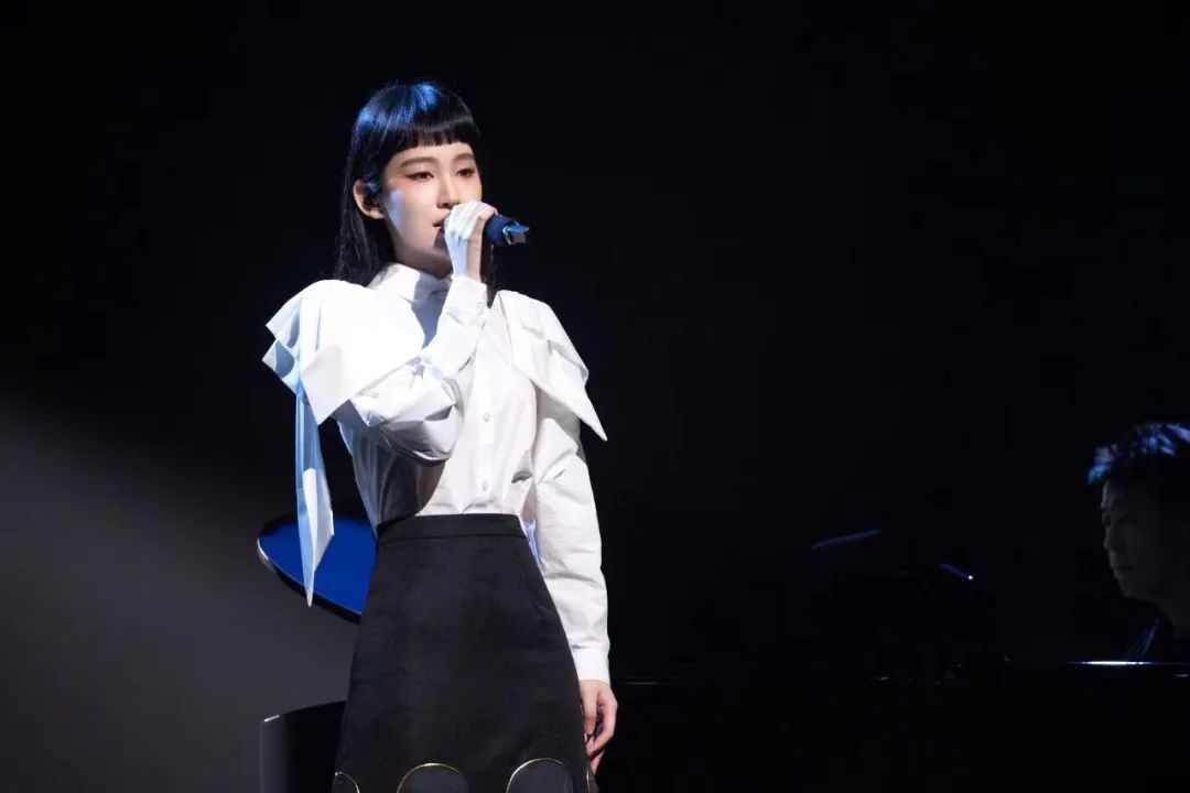 真的不给杨千嬅结一下“打歌费”吗？@Eason