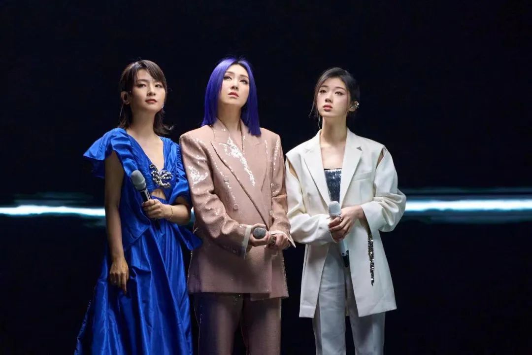 真的不给杨千嬅结一下“打歌费”吗？@Eason