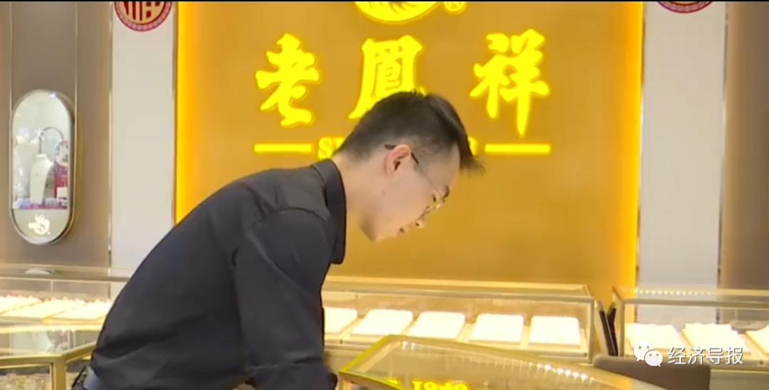 金价创新低!有人一次买走10根金条,又到投资时刻?