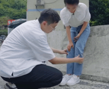 亲手拆cp上热搜了？徐梓童称帮助向琴琴是手欠，被网友骂下头？