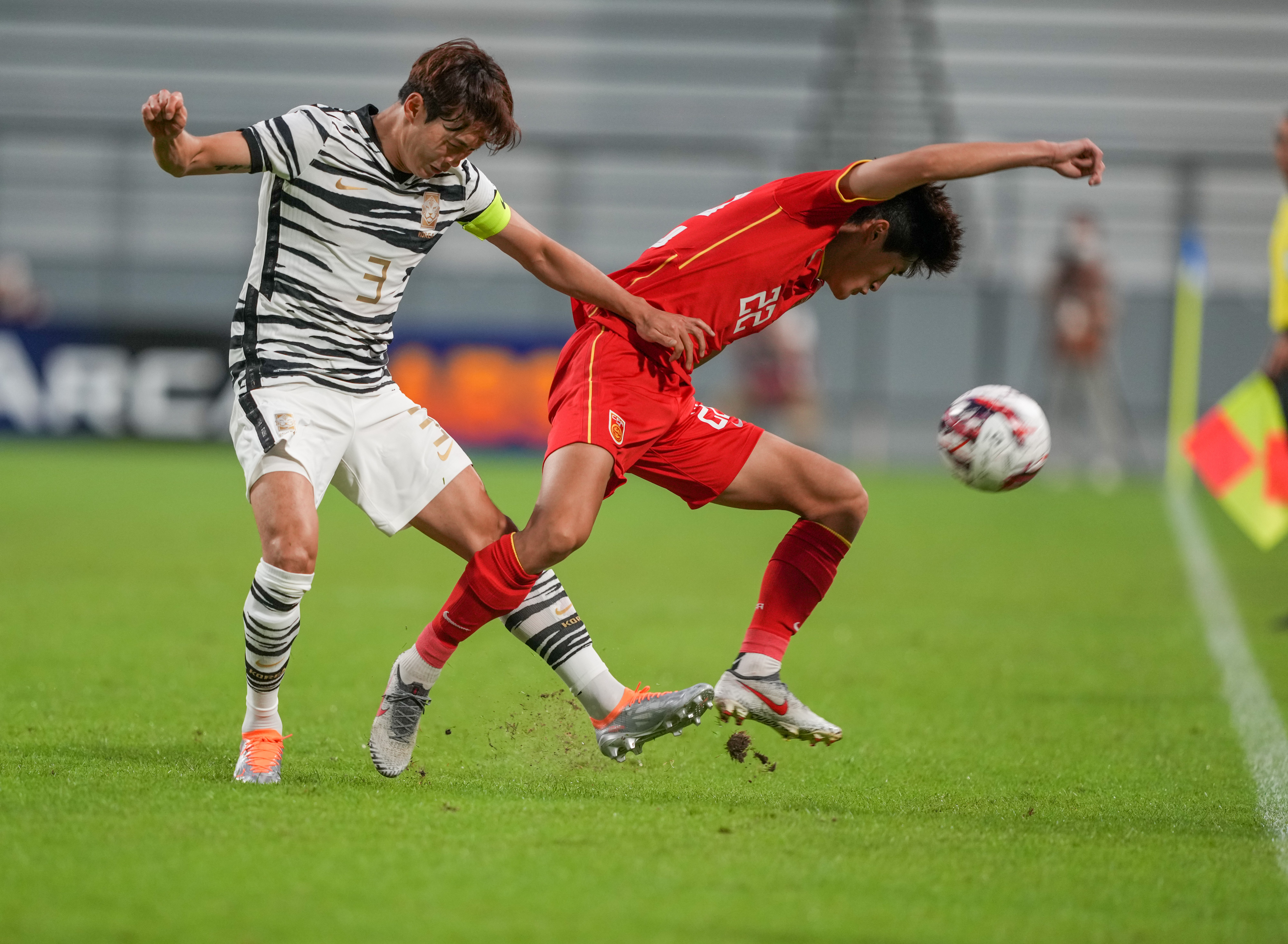 （体育）足球——东亚杯：中国男足选拔队对阵韩国队