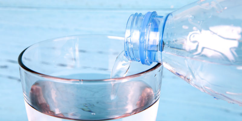 京东报告：矿泉水线上销售增速首超饮用天然水